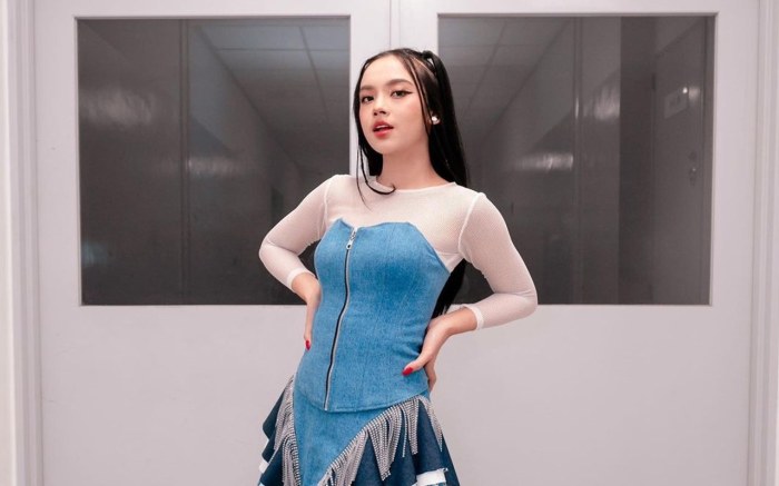 Lyodra Tampil Kenakan Mini Dress