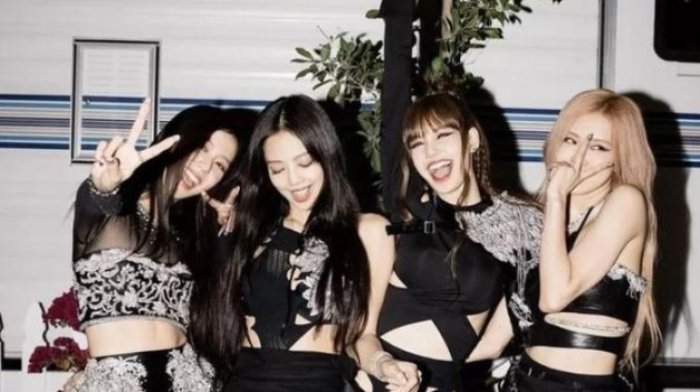 Ros Blackpink tandatangani kontrak eksklusif dengan THEBLACKLABEL - ANTARA News Lisa BLACKPINK Teken Kontrak Eksklusif dengan Label Amerika